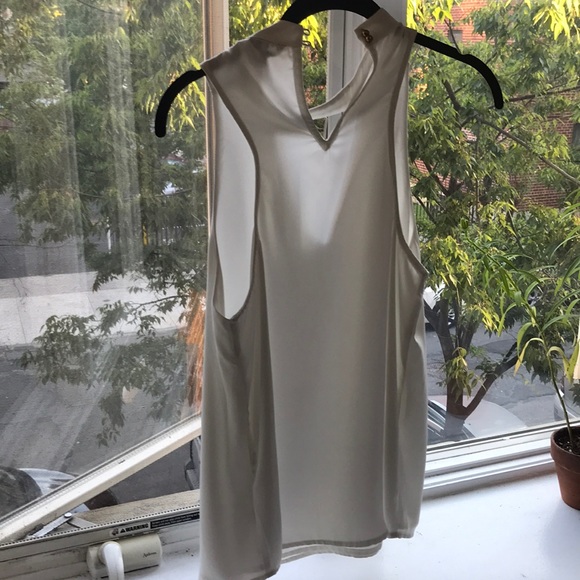 White blouse top with keyhole - Picture 2 of 4